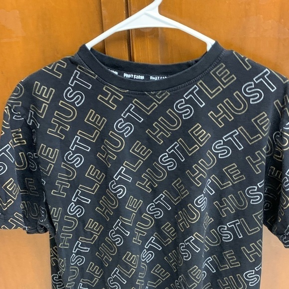 PHAT FARM “hustle” T shirt medium 💯 cotton some underarm piling *see pic - Picture 2 of 7